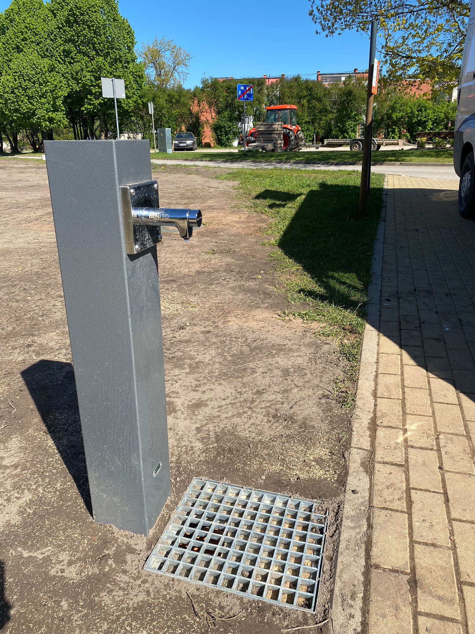 Mālpilī pie bērnu laukuma Sniedzes ielā 2A, uzstādīts dzeramā ūdens brīvkrāns Mālpilī pie bērnu laukuma Sniedzes ielā 2A, uzstādīts dzeramā ūdens brīvkrāns